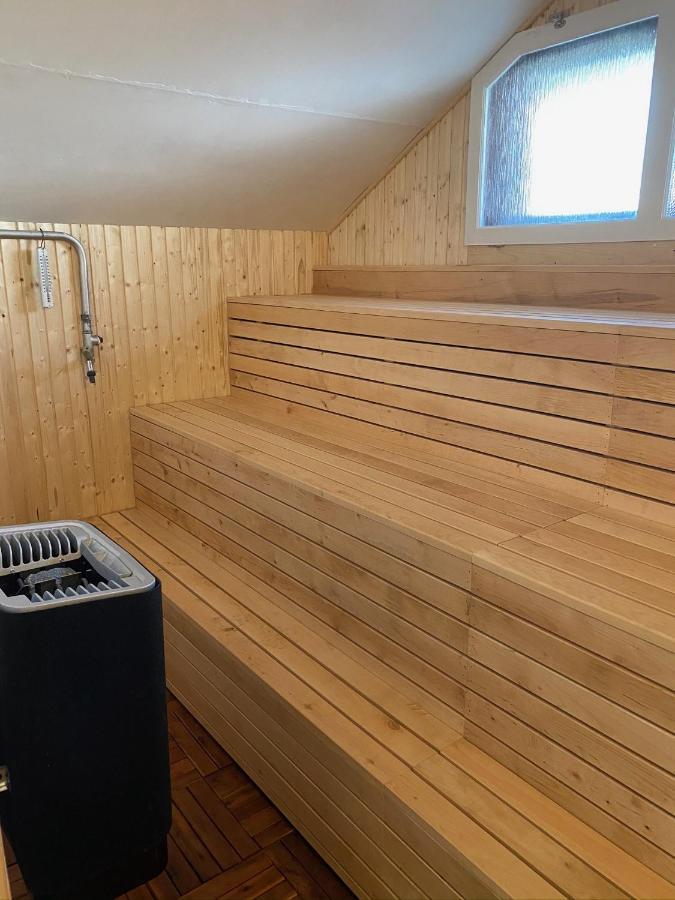 Хостел Kalvs Skolhus Экстерьер фото